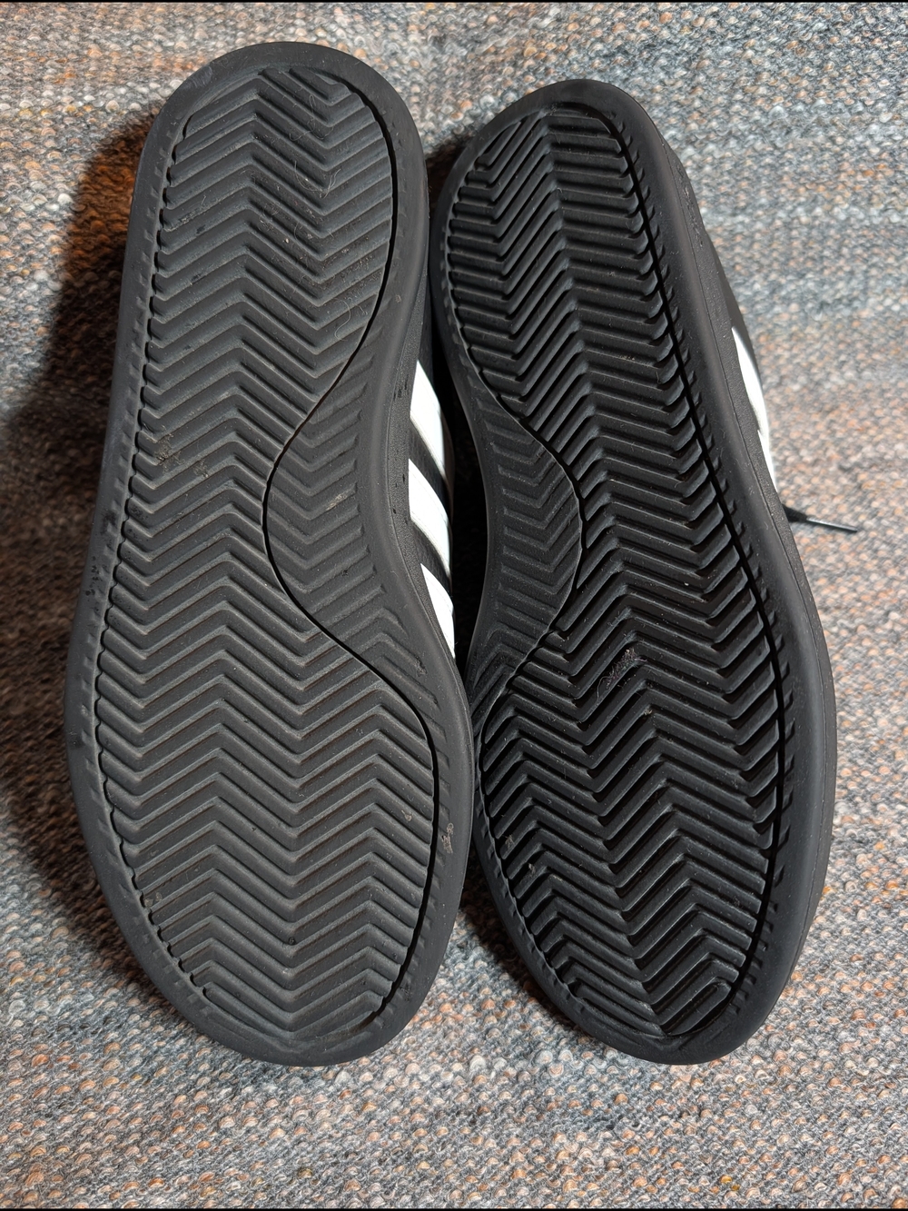 adidas Women's Black & White Classic Trainer - Picture 7 of 10